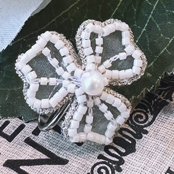 法式立體刺繡耳環(白)